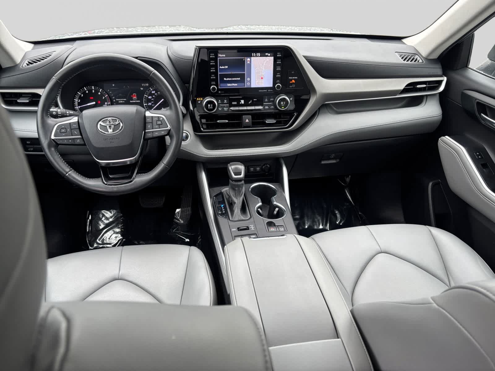 Used 2021 Toyota Highlander XLE AWD/4WD image 14