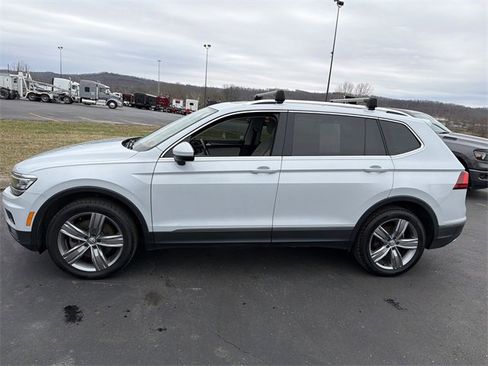 Used 2018 Volkswagen Tiguan SEL Premium image 8