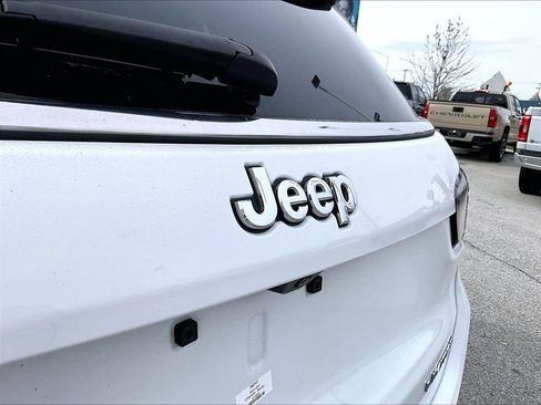 Used 2025 Jeep Compass Limited AWD/4WD image 9