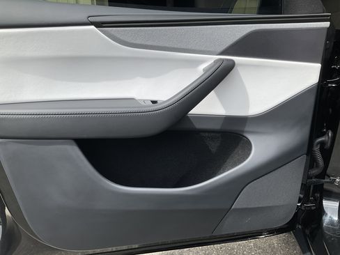 Used 2026 Tesla Model Y Long Range AWD/4WD image 32