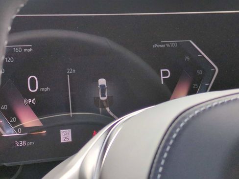 Used 2024 BMW i7 xDrive60 image 34