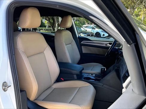 Used 2020 Volkswagen Atlas Cross Sport SE w/ Towing Package image 9