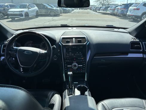 Used 2016 Ford Explorer Platinum image 9