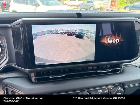 Used 2026 Jeep Wrangler Unlimited Sahara AWD/4WD image 23