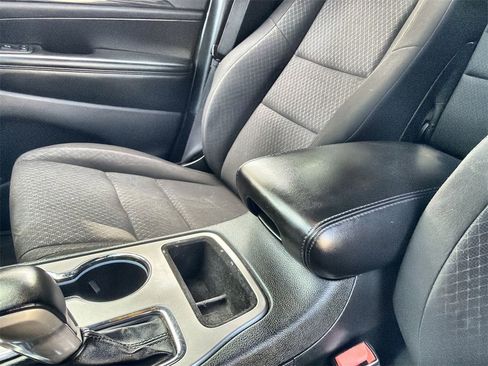 Used 2021 Jeep Grand Cherokee Laredo image 22