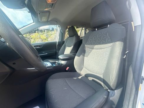 Used 2021 Toyota RAV4 XLE AWD/4WD image 15