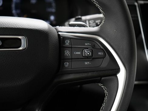 Used 2025 Jeep Grand Cherokee 4WD image 28