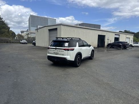 Used 2024 Nissan Pathfinder Rock Creek AWD/4WD image 5