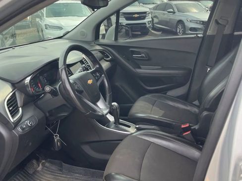 Used 2019 Chevrolet Trax LT w/ LT Convenience Package image 5