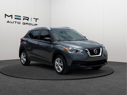 Used 2019 Nissan Kicks S FWD image 1