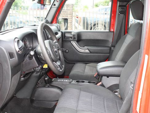 Used 2012 Jeep Wrangler Unlimited Sport image 7