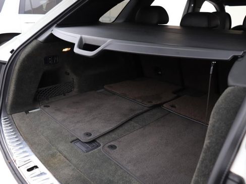 Used 2017 Bentley Bentayga image 28