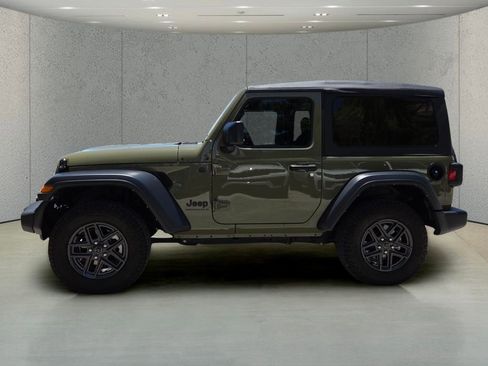 Used 2025 Jeep Wrangler Sport AWD/4WD image 6