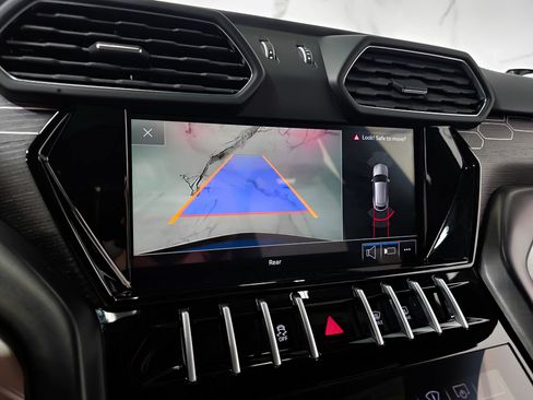 Used 2021 Lamborghini Urus image 38