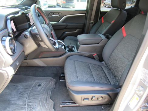 Used 2024 Chevrolet Colorado Z71 w/ Z71 Convenience Package 2 AWD/4WD image 16
