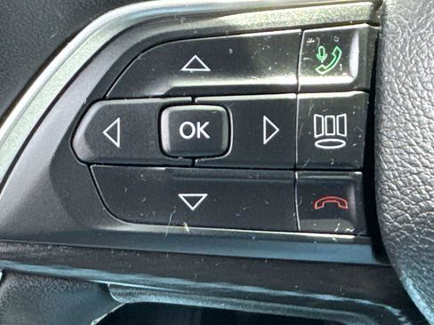 Used 2024 Jeep Grand Cherokee Laredo AWD/4WD image 17