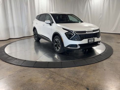 Certified 2025 Kia Sportage LX image 4