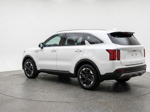 Used 2024 Kia Sorento S image 6