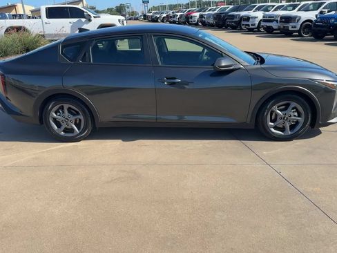 Used 2025 Kia K4 FWD image 2