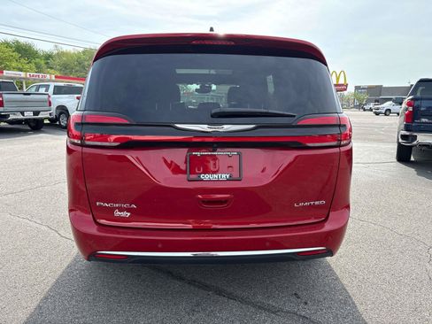 Used 2026 Chrysler Pacifica Limited FWD image 4