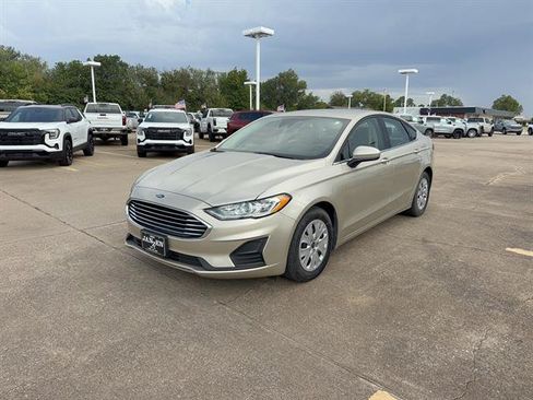 Used 2019 Ford Fusion S FWD image 1