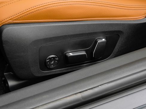 Used 2025 BMW 230i Coupe w/ Premium Package RWD image 33