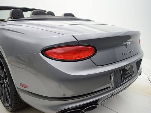 Used 2024 Bentley Continental GT image 16