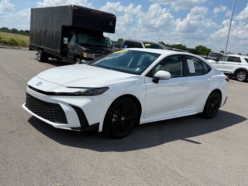 Used 2025 Toyota Camry SE AWD/4WD image 38