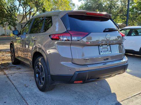 Certified 2025 Nissan Rogue SV w/ SV Premium Package FWD image 7