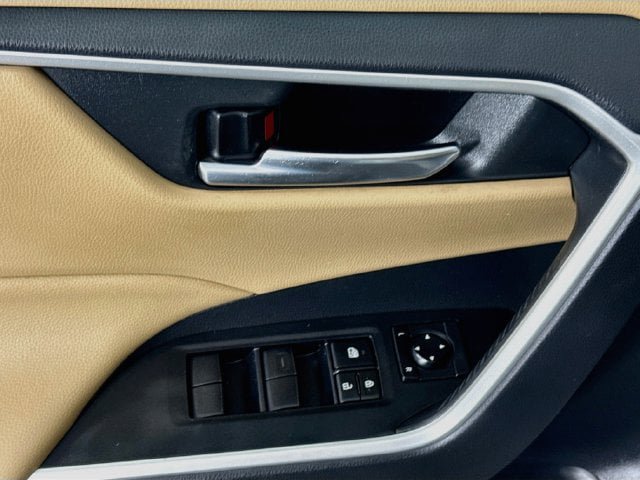 Certified 2019 Toyota RAV4 XLE w/ Convenience Package AWD/4WD image 19