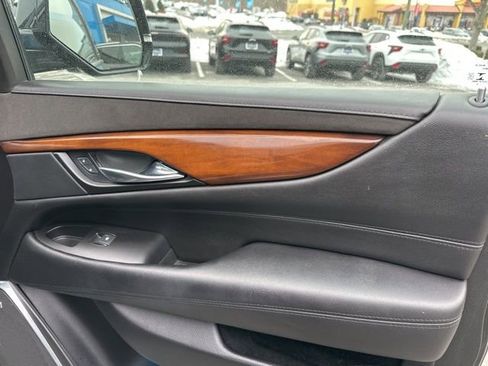 Used 2020 Cadillac Escalade ESV Luxury image 16