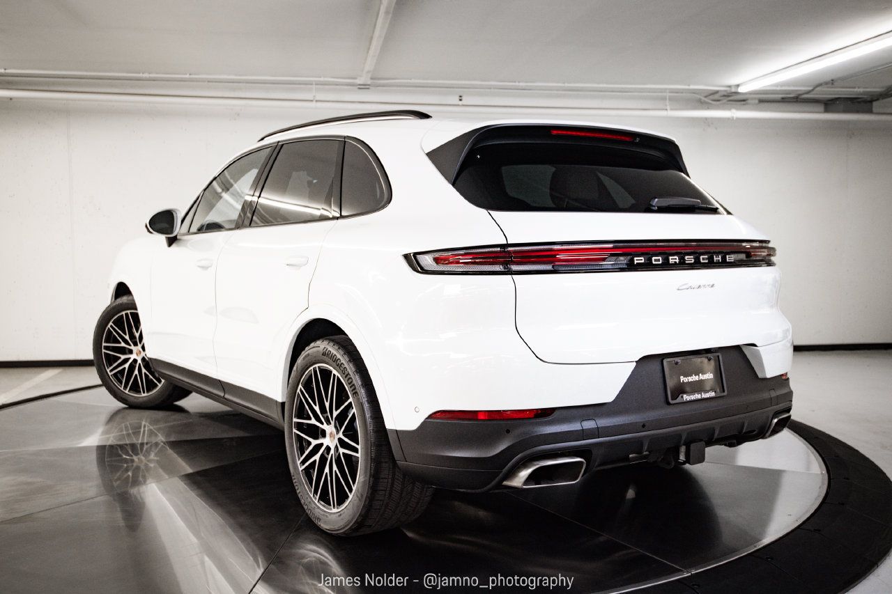 Certified 2026 Porsche Cayenne AWD/4WD image 3