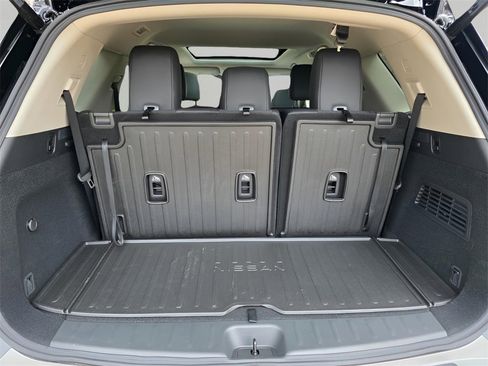 New 2025 Nissan Pathfinder Platinum image 8