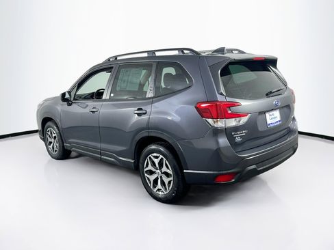 Used 2023 Subaru Forester Premium image 7