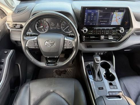 Used 2021 Toyota Highlander Limited image 13