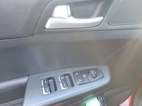Used 2018 Kia Sportage LX AWD/4WD image 10
