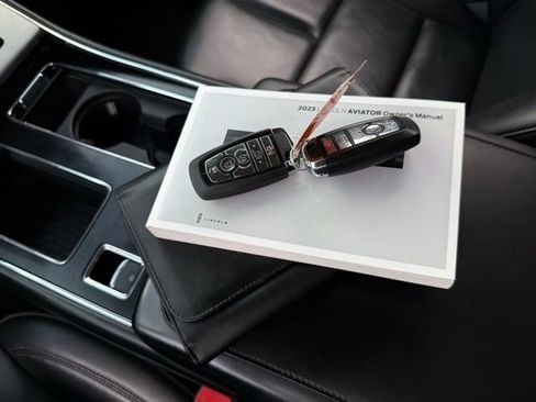 Used 2022 Lincoln Aviator AWD w/ Premium Package image 4