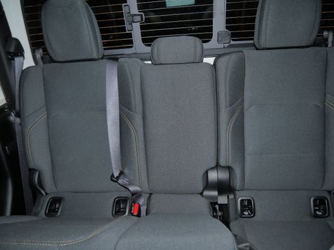 Used 2025 Jeep Gladiator Sport image 13