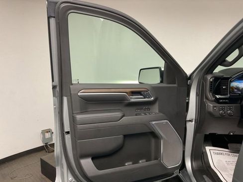 Used 2025 Chevrolet Silverado 1500 High Country w/ Technology Package AWD/4WD image 10