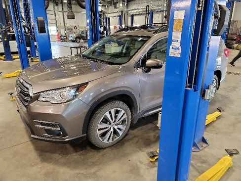 Used 2021 Subaru Ascent Limited w/ Technology Package AWD/4WD image 3
