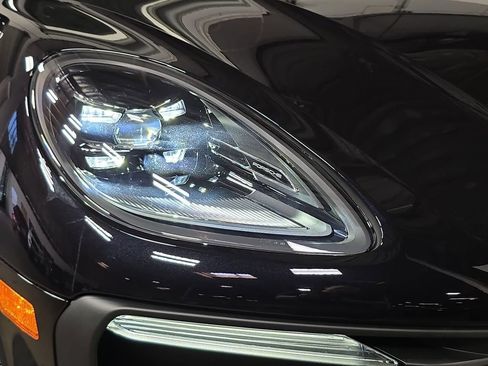 Certified 2026 Porsche Macan AWD/4WD image 12