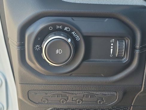 Used 2024 Jeep Wrangler Sahara image 19