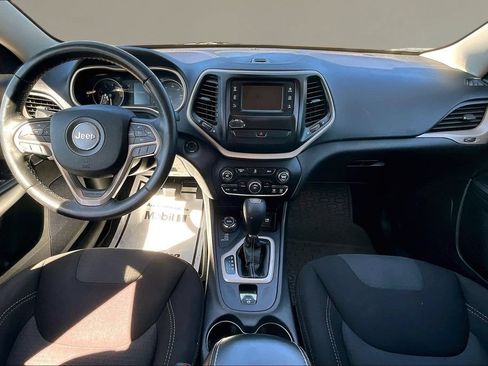 Used 2017 Jeep Cherokee Latitude AWD/4WD image 7