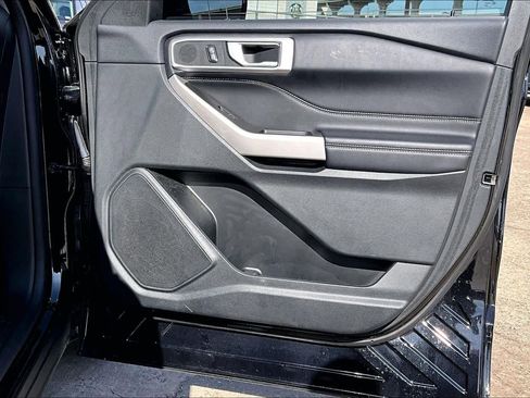 Used 2022 Ford Explorer XLT image 21