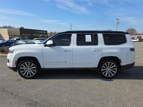 Used 2022 Jeep Grand Wagoneer Series II w/ Convenience Group III image 8