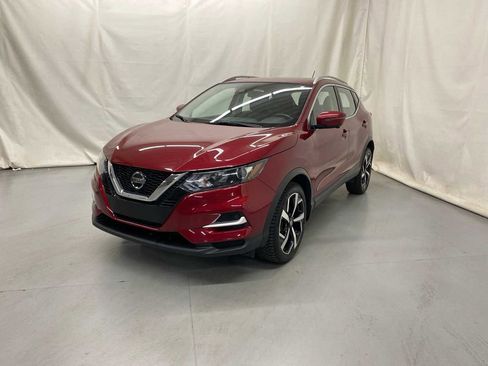 Used 2020 Nissan Rogue Sport SL image 2