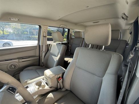 Used 2008 Jeep Commander Sport AWD/4WD image 13