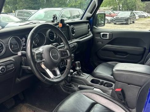 Used 2019 Jeep Wrangler Unlimited Sahara w/ Quick Order Package 24M Moab AWD/4WD image 5