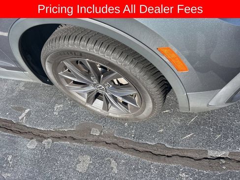 Used 2022 Volkswagen Tiguan SE FWD image 2