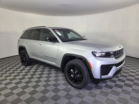 New 2026 Jeep Grand Cherokee Altitude RWD image 2